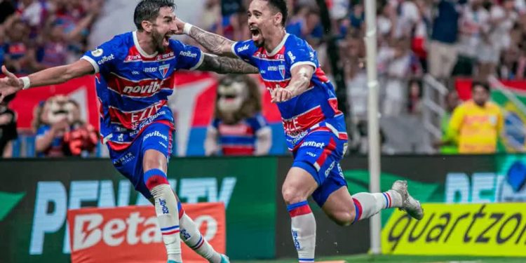 Fortaleza assume liderança do Brasileiro com vitória sobre Corinthians