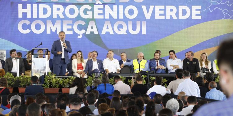 No Ceará, Lula sanciona Lei do Marco Legal do Hidrogênio Verde e anuncia investimentos na Transnordestina
