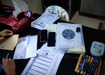 PF cumpriu três mandados de busca e apreensão contra suspeitos de desviarem dinheiro de clientes da Caixa Econômica (Foto: Divulgação/Polícia Federal)