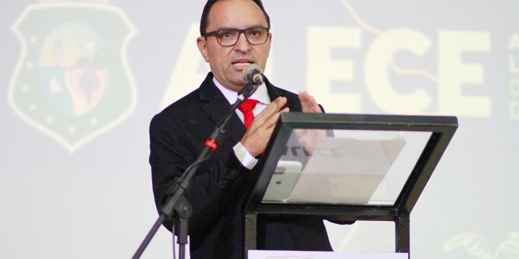 Pedro Lobo assume suplência na Alece após desistir de pré-candidatura no Crato