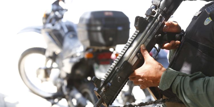 Elmano de Freitas anuncia novos concursos na área da segurança, implementação de reconhecimento facial e rastreamento de motos