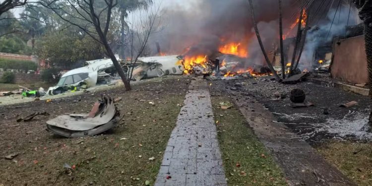 Avião da Voepass com 61 pessoas cai no interior de São Paulo; não há sobreviventes