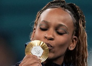 🥇 Rebeca Andrade conquista ouro histórico no solo e se torna a maior medalhista olímpica do Brasil