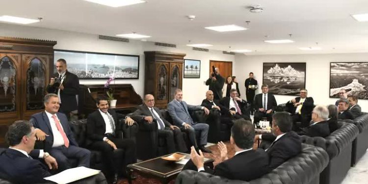 Líderes dos Três Poderes se reúnem e acordam novas regras para emendas com foco em transparência