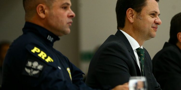 PF indicia Torres e Vasques por uso ilegal da PRF nas eleições de 2022