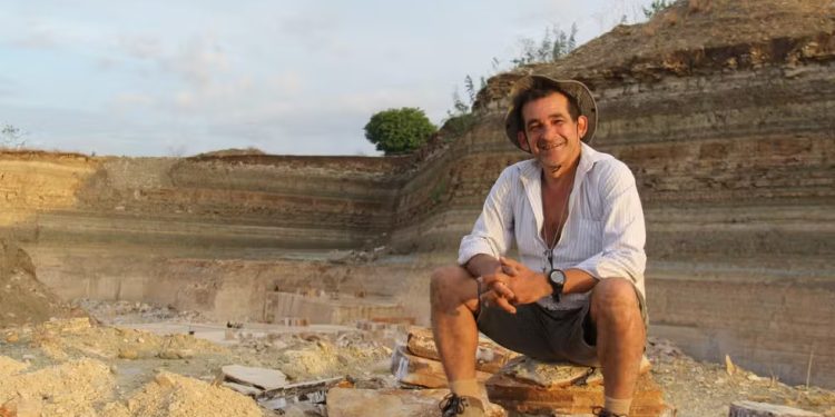 Professor da URCA recebe “Oscar da Paleontologia” por estudos sobre fósseis na Bacia do Araripe