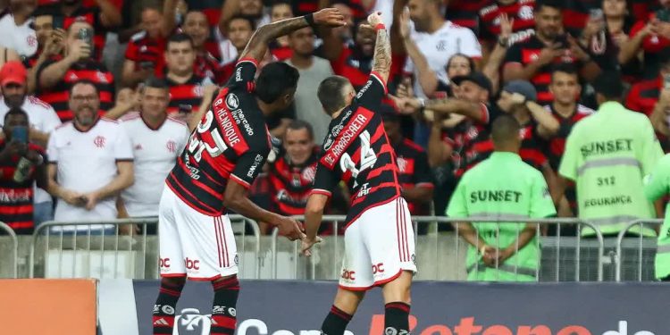 Arrascaeta decide e Flamengo avança para semifinal da Copa do Brasil