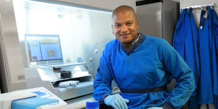 Biomédico brasileiro lidera pesquisa inovadora para combater células cancerígenas