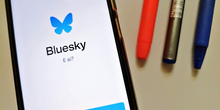 Bluesky ganha 1 milhão de usuários em 3 dias após suspensão do X no Brasil