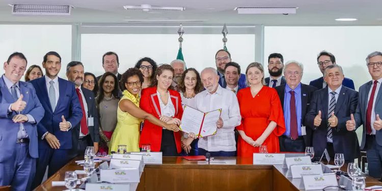 Lula sanciona lei com novas regras para concursos públicos