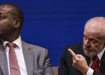 O ex-ministro dos Direitos Humanos, Silvio Almeida, e o presidente Luiz Inácio Lula da Silva em foto de julho de 2024 (Foto: Marcelo Camargo/Agência Brasil)