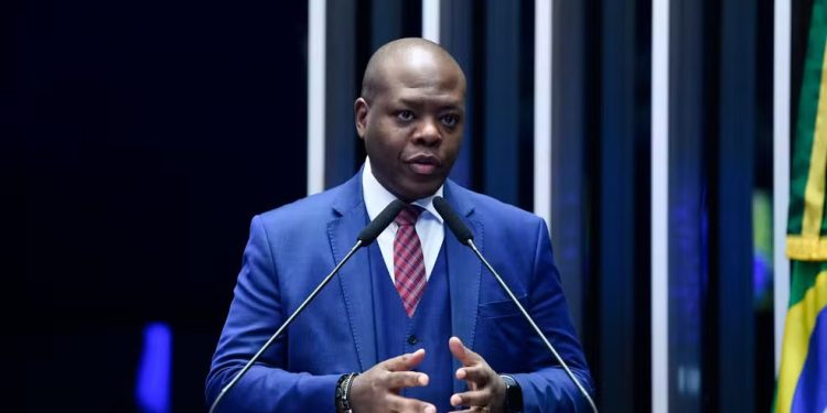 Silvio Almeida, ministro dos Direitos Humanos, é acusado de assédio sexual