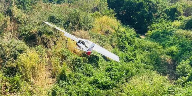 Avião monomotor faz pouso forçado em Missão Velha; tripulantes sofrem ferimentos leves