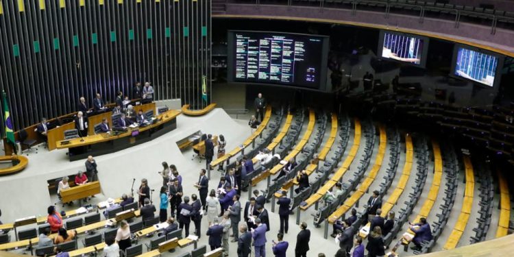 Câmara rejeita incluir taxação de grandes fortunas na reforma tributária