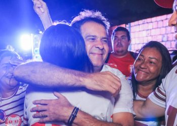 Evandro Leitão é eleito prefeito em Fortaleza com 50,38% dos votos; Naumi Amorim vence em Caucaia