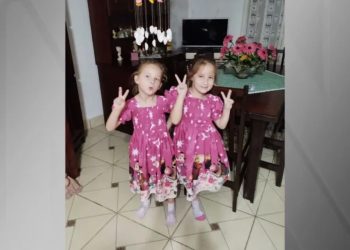 Gêmeas de seis anos morrem em intervalo de uma semana e mãe é presa