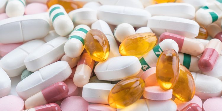 O que fazer com remédios vencidos? Especialista orienta sobre riscos e descarte adequado