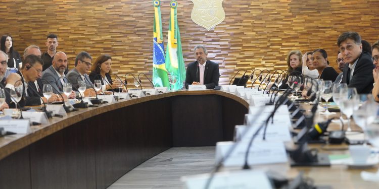 Ceará avança na transição energética com foco no hidrogênio verde e atrai investimentos internacionais