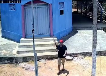 Câmera de segurança flagra vandalismo em santuário de Missão Velha (Foto: Reprodução)