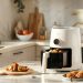 Aquecer comida no micro-ondas e na air fryer é seguro? Especialista explica