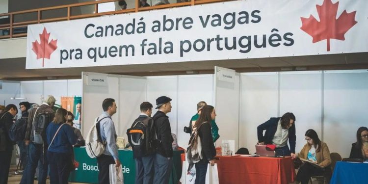 Canadá abre vagas de emprego para quem fala português com salários de até R$ 19,8 mil