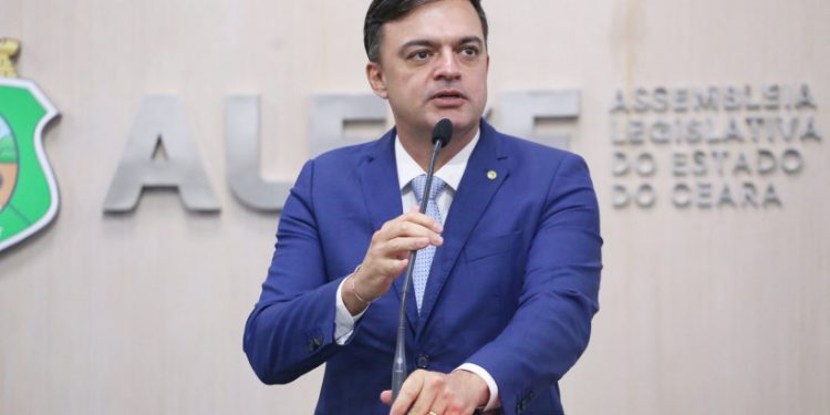 Fernando Santana desiste de candidatura à presidência da Alece: ‘Não faço política como projeto pessoal’