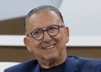 Galvão Bueno assina contrato com Amazon e será a voz do Brasileirão em 2025