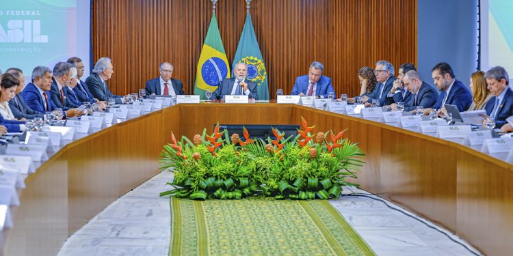 Governo federal discute PEC da segurança pública com governadores para enfrentamento do crime organizado