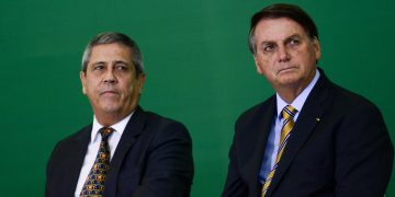 O ex-ministro da Casa Civil, Braga Netto, e o então presidente Jair Bolsonaro (PL) em foto de novembro de 2020 (Foto:
Marcelo Camargo/Agência Brasil)