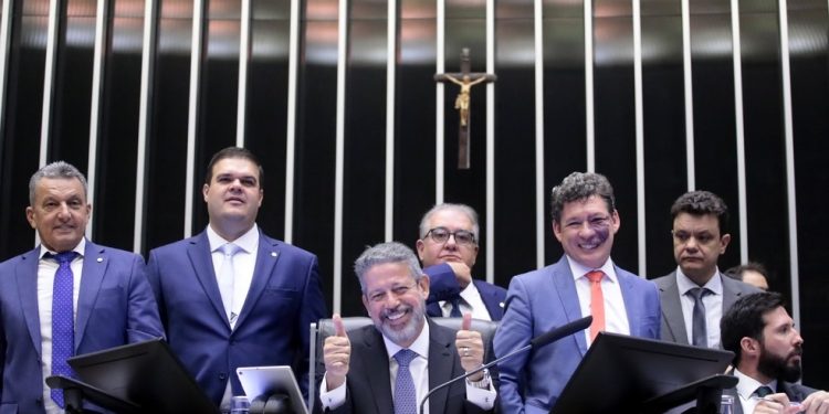 Carne, refrigerante, cigarro… O que muda com a reforma tributária