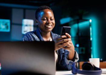 Censo revela desigualdades no acesso à internet e bens em domicílios brasileiros