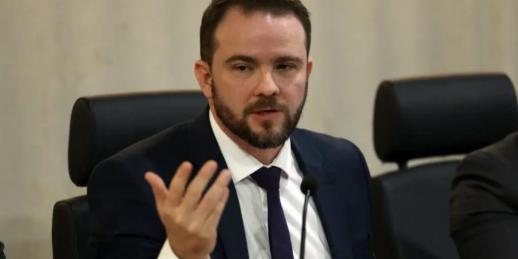 Governo estuda novos ajustes nas regras do BPC para avançar pacote fiscal