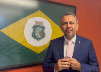 Governador Elmano de Freitas antecipa o pagamento da 2ª parcela do 13º salário dos servidores para o dia 13 de dezembro (Foto: Divulgação/Governo do Ceará)