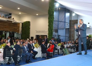 O anúncio foi feito durante um encontro com empresários na sede da Federação das Indústrias do Estado do Ceará (Fiec), em Fortaleza (Foto: Estácio Jr/Governo do Ceará)