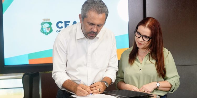 Elmano de Freitas convoca mais de 300 servidores aprovados em concurso da saúde no Ceará; veja lista