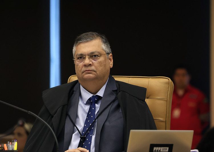 Dino suspende liberação de R$ 4,2 bilhões em emendas e pede investigação da PF