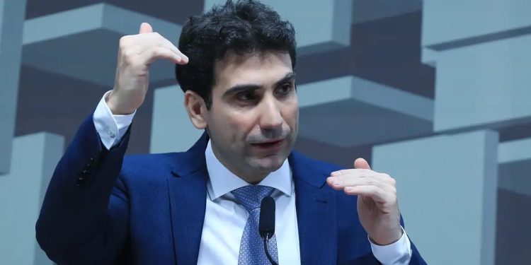 Lula assina decreto de nomeação de Galípolo para o Banco Central