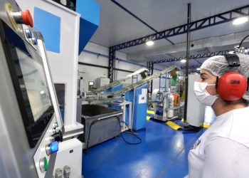 Ceará segue em 2ª posição nacional em crescimento industrial no acumulado do ano, segundo IBGE