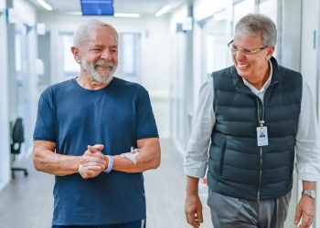 Lula divulgou vídeo nas redes sociais em que aparece caminhando ao lado do neurocirurgião Marcos Stavale, no Hospital Sírio-Libanês, em São Paulo (Foto: Ricardo Stuckert/PR)