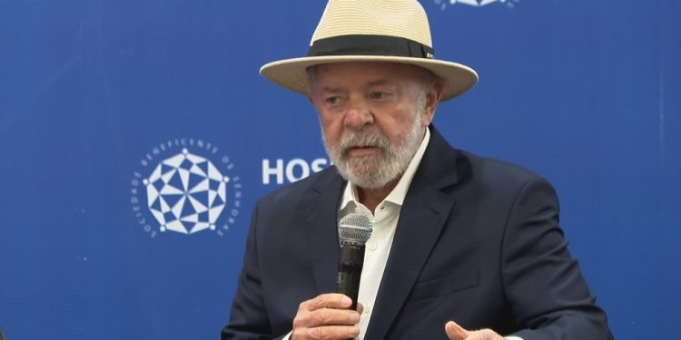 Emocionado após alta hospitalar, Lula diz que ‘volta para casa tranquilo’; assista