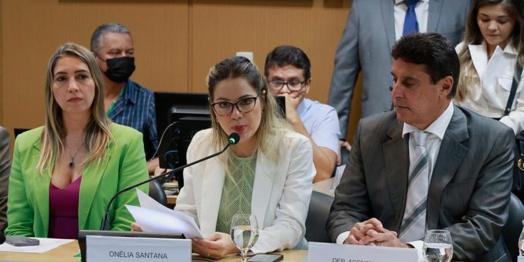 Onélia Santana tem indicação aprovada pela Alece e será conselheira do TCE