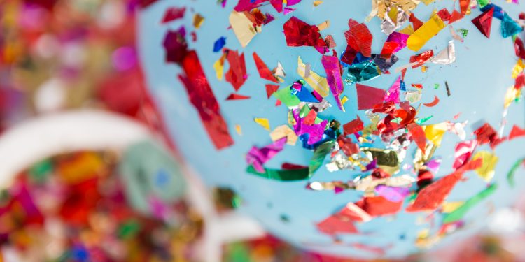 Cores de um mundo invisível – Por Mirta Lourenço