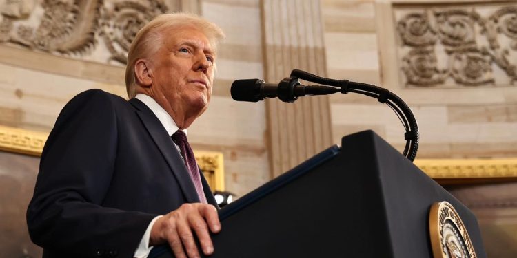 Trump inicia segundo mandato com discurso polêmico e promessas de mudanças radicais