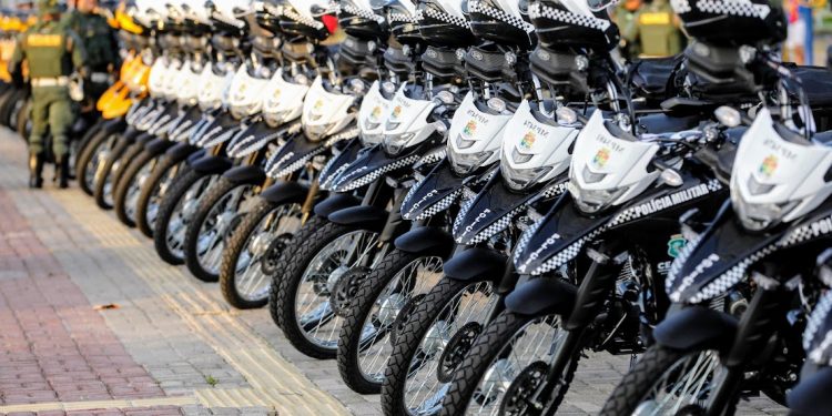 Governador Elmano de Freitas entrega 108 novas motocicletas à Polícia Militar