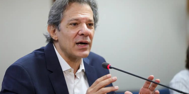 Em vídeo, Haddad desmente fake news sobre taxação de pets e Pix