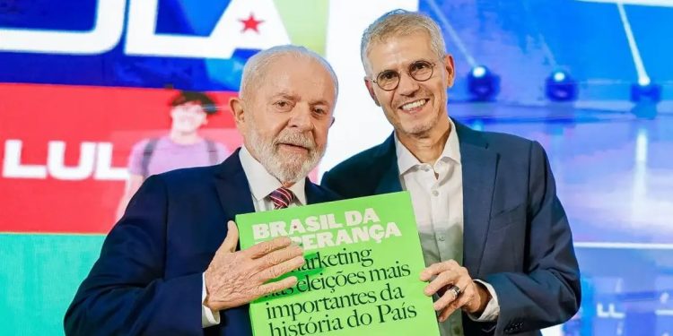 Paulo Pimenta deixa a Comunicação do governo; marqueteiro assume