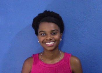 De brincadeira a carreira: jovem que viralizou como “repórter mirim”, tira 960 na redação do Enem e se prepara para cursar jornalismo