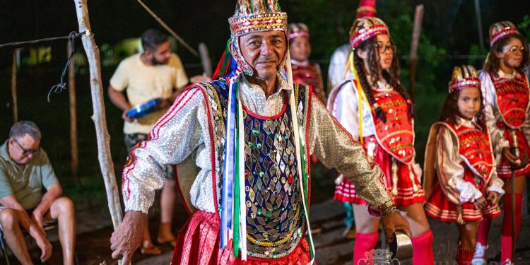 Grande cortejo de grupos de tradição celebra a cultura do Cariri neste domingo no Crato