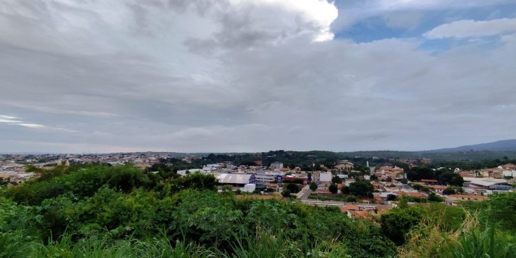 Ceará tem alerta de chuvas intensas em 121 municípios e previsão de precipitações isoladas até sábado