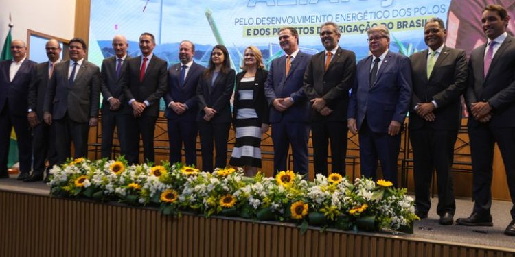 Ceará firma acordo para integração entre agricultura irrigada e segurança energética